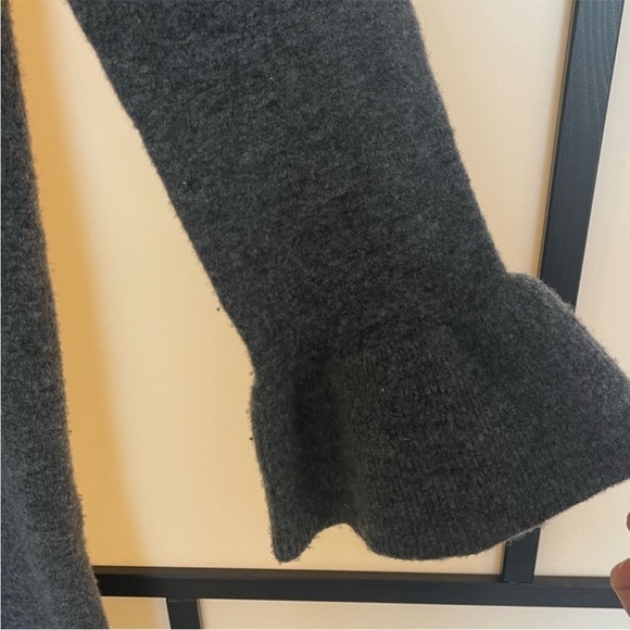 Banana Republic Wool-blend gray sweater dress.
Size XS - Picture 5 of 9